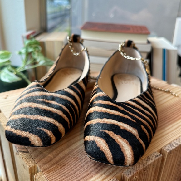 Vincent Camuto ankle chain “Latenla” tiger print cow hair square toe ballet flat - Picture 11 of 12